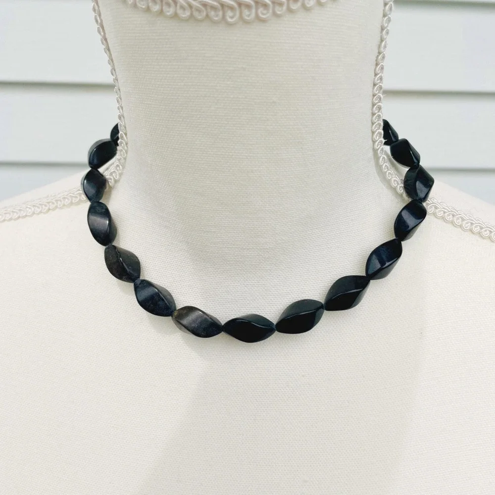 Vintage Black Twisted Marquise‎ Bead Choker Necklace Gold Tone Barrel Clasp Goth